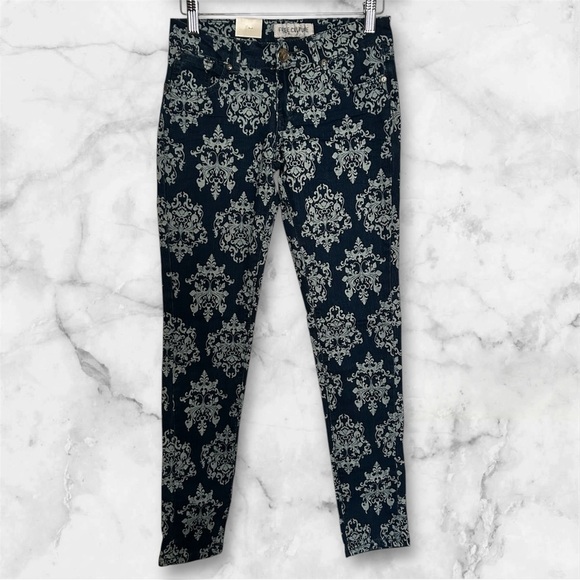 Free Culture juniors printed jeans sz 1 nwt #001 - Picture 1 of 3